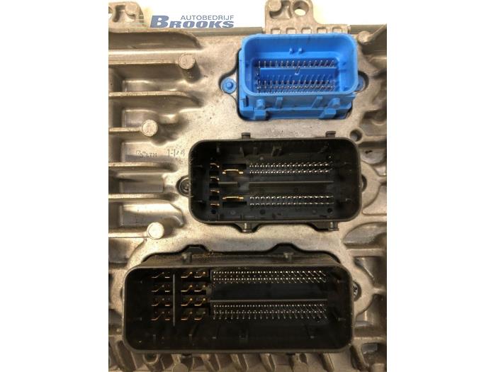 Dator, motorstyrning från en Opel Astra K Sports Tourer 1.6 CDTI 110 16V 2017