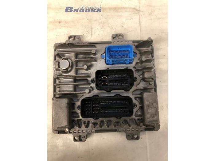 Dator, motorstyrning från en Opel Astra K Sports Tourer 1.6 CDTI 110 16V 2017