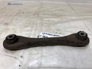 Gebruikte Draagarm rechts-achter Mazda 3 Sport (BK) 1.6i 16V Prijs € 15,00 Margeregeling aangeboden door Autobedrijf Brooks