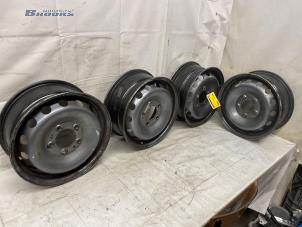 Usagé Kit jantes Renault Master III (EV/HV/UV/VA/VB/VD/VF/VG/VJ) 2.3 dCi 145 16V FWD Prix € 125,00 Règlement à la marge proposé par Autobedrijf Brooks