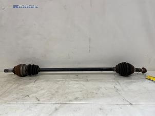 Begagnade Drivaxel, höger fram Opel Astra H (L48) 1.6 16V Twinport Pris € 15,00 Marginaltabell erbjuds av Autobedrijf Brooks