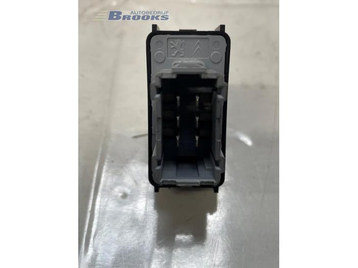 Brytare, eldrivna fönster från en Peugeot Partner (GC/GF/GG/GJ/GK) 1.6 HDI, BlueHDI 75 2016