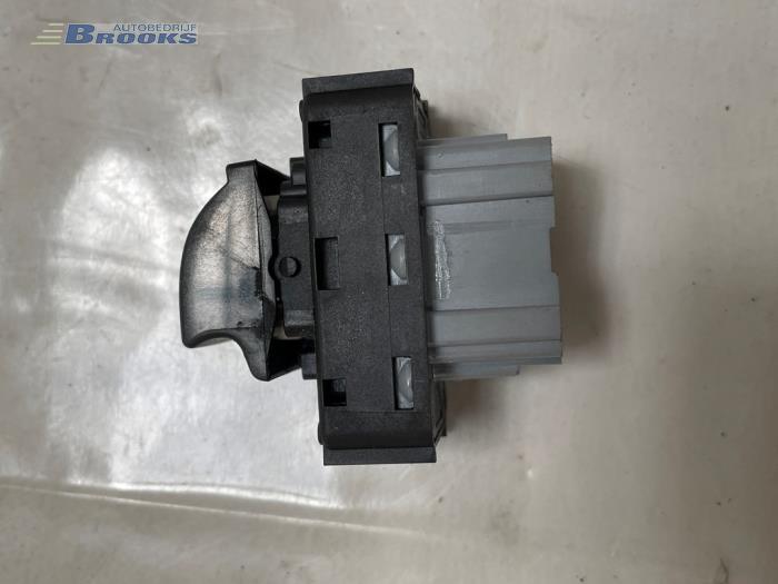 Brytare, eldrivna fönster från en Peugeot Partner (GC/GF/GG/GJ/GK) 1.6 HDI, BlueHDI 75 2016