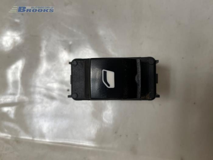 Brytare, eldrivna fönster från en Peugeot Partner (GC/GF/GG/GJ/GK) 1.6 HDI, BlueHDI 75 2016