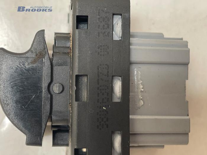 Brytare, eldrivna fönster från en Peugeot Partner (GC/GF/GG/GJ/GK) 1.6 HDI, BlueHDI 75 2016