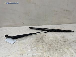 Gebruikte Ruitenwisserarm voor Suzuki Wagon-R+ (RB) 1.3 16V Prijs € 10,00 Margeregeling aangeboden door Autobedrijf Brooks