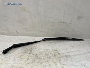 Gebruikte Ruitenwisserarm voor Suzuki Wagon-R+ (RB) 1.3 16V Prijs € 10,00 Margeregeling aangeboden door Autobedrijf Brooks
