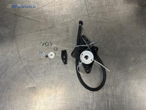 Używane Mechanizm szyby lewej tylnej wersja 2-drzwiowa Volkswagen New Beetle (1Y7) 1.6 Cena € 181,50 Z VAT oferowane przez Autobedrijf Brooks