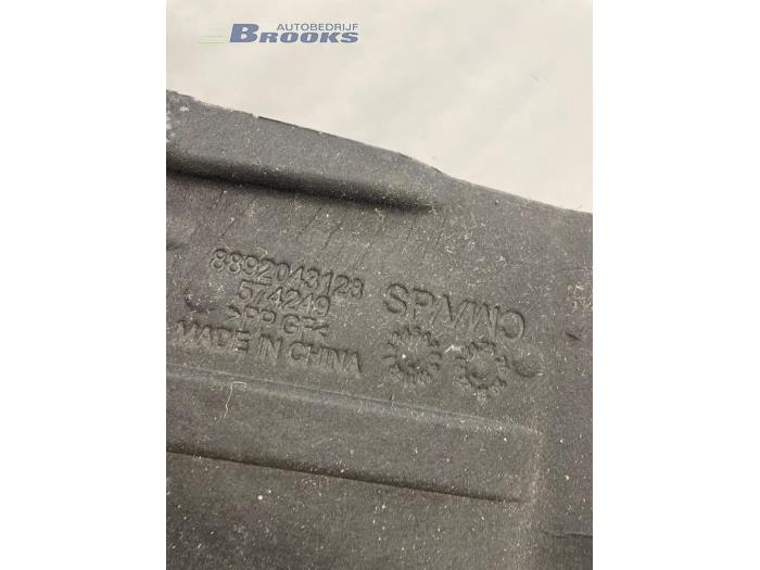 Hasplåt från en Lynk & Co 01 1.5 PHEV 2023