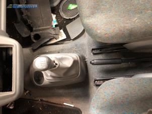 Begagnade Växelspak Renault Twingo (C06) 1.2 Pris € 30,00 Marginaltabell erbjuds av Autobedrijf Brooks