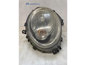 Begagnade Strålkastare, höger Mini Clubman (R55) 1.4 16V One Pris € 70,00 Marginaltabell erbjuds av Autobedrijf Brooks