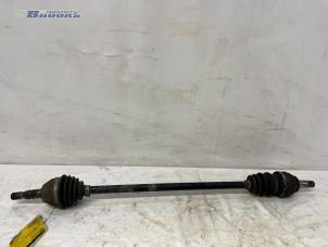 Begagnade Drivaxel, höger fram Opel Astra H (L48) 1.6 16V Twinport Pris € 15,00 Marginaltabell erbjuds av Autobedrijf Brooks