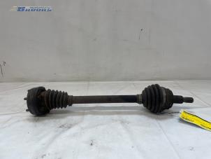 Gebruikte Aandrijfas links-voor Volkswagen Golf IV (1J1) 1.6 Prijs € 15,00 Margeregeling aangeboden door Autobedrijf Brooks