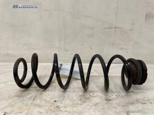 Gebruikte Schroefveer achter Volkswagen Golf IV (1J1) 1.6 Prijs € 15,00 Margeregeling aangeboden door Autobedrijf Brooks