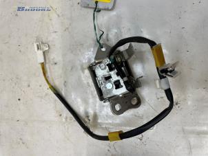 Begagnade Låsmekanism, baklucka Toyota Yaris (P1) 1.3 16V VVT-i Pris € 10,00 Marginaltabell erbjuds av Autobedrijf Brooks