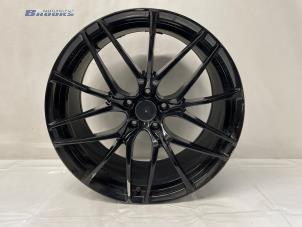 Używane Obrecz Tesla Model S 100D Cena € 250,00 Procedura marży oferowane przez Autobedrijf Brooks