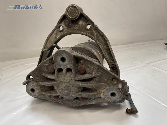 Stötdämparstång, höger fram från en Volkswagen Touareg (7LA/7L6) 4.2 V8 40V 2005