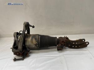 Gebruikte Schokdemperpoot rechts-voor Volkswagen Touareg (7LA/7L6) 4.2 V8 40V Prijs € 125,00 Margeregeling aangeboden door Autobedrijf Brooks