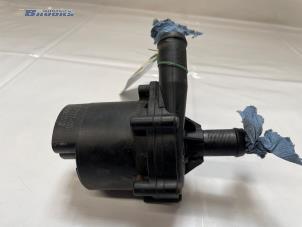 Gebruikte Extra waterpomp Tesla Model S 100D Prijs € 60,00 Margeregeling aangeboden door Autobedrijf Brooks