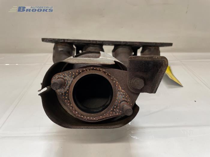 Katalytisk avgasrenare från en Mitsubishi Carisma 1.6i 16V 2002