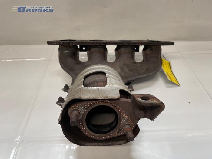 Katalytisk avgasrenare från en Mitsubishi Carisma 1.6i 16V 2002