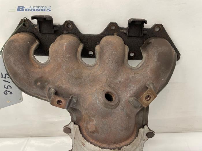 Katalytisk avgasrenare från en Mitsubishi Carisma 1.6i 16V 2002