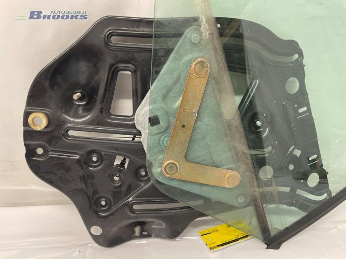 Fönstermekanism, 2-dörrars, höger bak från en Audi A4 Cabriolet (B6) 3.0 V6 30V 2003