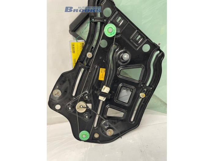 Fönstermekanism, 2-dörrars, höger bak från en Audi A4 Cabriolet (B6) 3.0 V6 30V 2003