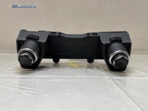 Begagnade Värmekontrollpanel Lynk &amp; Co 01 1.5 PHEV Pris € 90,00 Marginaltabell erbjuds av Autobedrijf Brooks