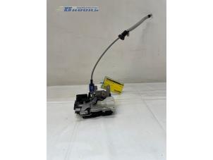 Begagnade Dörrmekanism, 4-dörrars, höger bak Lynk &amp; Co 01 1.5 PHEV Pris € 85,00 Marginaltabell erbjuds av Autobedrijf Brooks