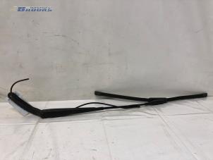 Begagnade Främre torkararm Mercedes Sprinter 3,5t (906.13/906.23) 310 CDI 16V Pris € 10,00 Marginaltabell erbjuds av Autobedrijf Brooks