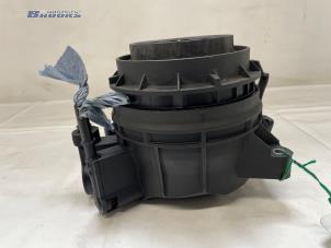 Begagnade Bränslefilterhus Mercedes Sprinter Tourer 3,5t (907.7) 315 CDI 2.0 D RWD Pris € 45,00 Marginaltabell erbjuds av Autobedrijf Brooks