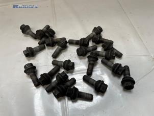 Gebruikte Wielbouten set Mercedes Sprinter Tourer 3,5t (907.7) 315 CDI 2.0 D RWD Prijs € 20,00 Margeregeling aangeboden door Autobedrijf Brooks