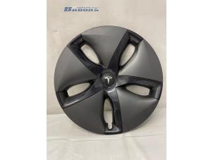 Gebruikte Wieldop Tesla Model 3 Long Range AWD 75 kWh Prijs € 20,00 Margeregeling aangeboden door Autobedrijf Brooks