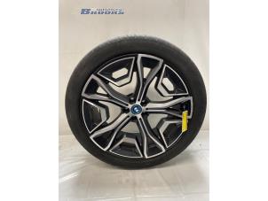 Gebruikte Velg + Band BMW iX (I20) xDrive40 77 kWh Prijs op aanvraag aangeboden door Autobedrijf Brooks