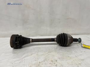 Begagnade Drivaxel, vänster fram Seat Ibiza ST (6J8) 1.2 TDI Ecomotive Pris € 15,00 Marginaltabell erbjuds av Autobedrijf Brooks