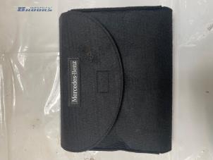 Gebruikte Instructie Boekje Mercedes EQV 300 Prijs € 35,00 Margeregeling aangeboden door Autobedrijf Brooks