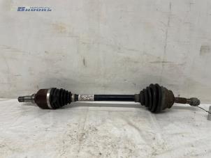 Gebruikte Aandrijfas links-voor Citroen C3 (SX/SW) 1.2 Vti 12V PureTech Prijs € 15,00 Margeregeling aangeboden door Autobedrijf Brooks