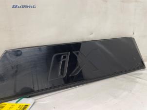 Begagnade Dekorstripe BMW iX (I20) xDrive40 77 kWh Pris € 20,00 Marginaltabell erbjuds av Autobedrijf Brooks