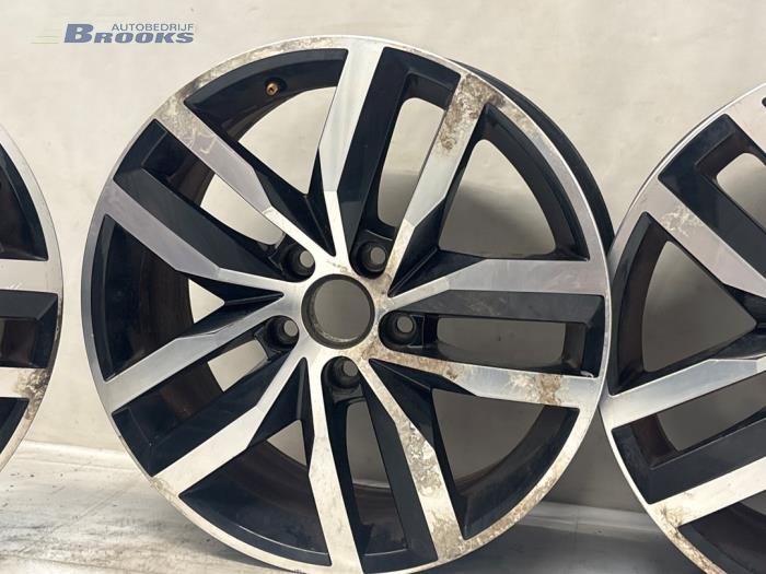 Zestaw obreczy sportowych z Volkswagen Golf VII (AUA) 1.6 TDI BMT 16V 2018