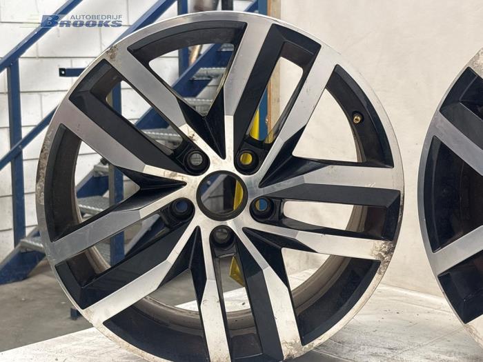 Zestaw obreczy sportowych z Volkswagen Golf VII (AUA) 1.6 TDI BMT 16V 2018