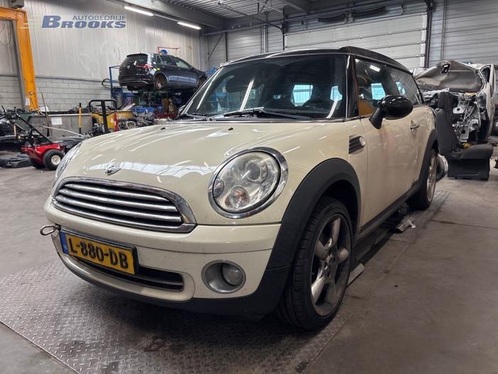 Tanklucka från en MINI Clubman (R55) 1.6 16V Cooper 2008
