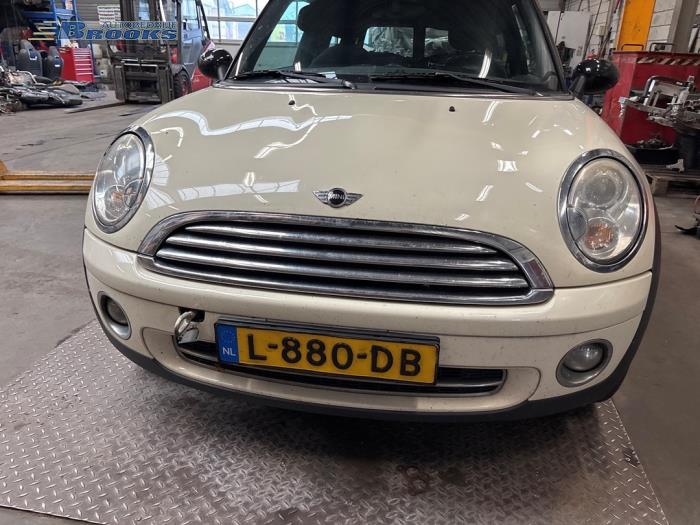 Tanklucka från en MINI Clubman (R55) 1.6 16V Cooper 2008