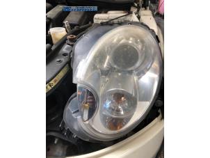 Gebruikte Koplamp links Mini Clubman (R55) 1.6 16V Cooper Prijs € 350,00 Margeregeling aangeboden door Autobedrijf Brooks