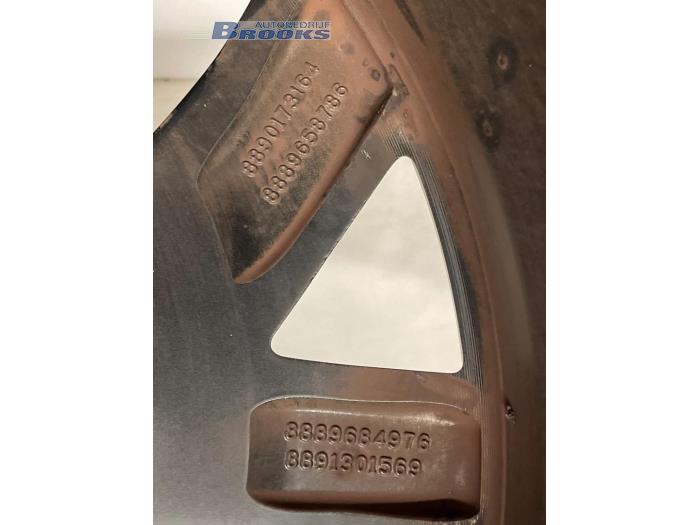 Zestaw obreczy sportowych z Lynk & Co 01 1.5 PHEV 2021