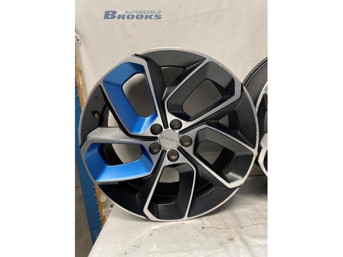 Zestaw obreczy sportowych z Lynk & Co 01 1.5 PHEV 2021