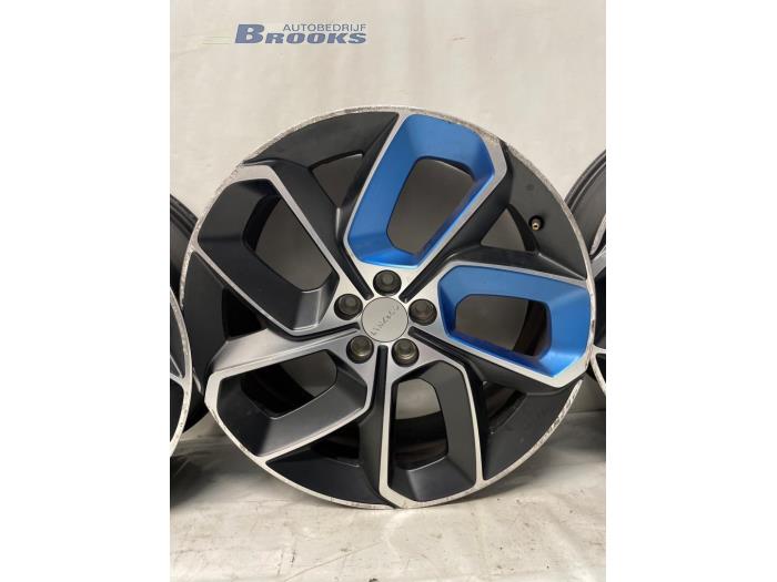 Zestaw obreczy sportowych z Lynk & Co 01 1.5 PHEV 2021