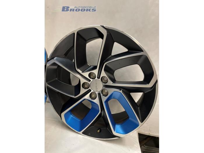 Zestaw obreczy sportowych z Lynk & Co 01 1.5 PHEV 2021