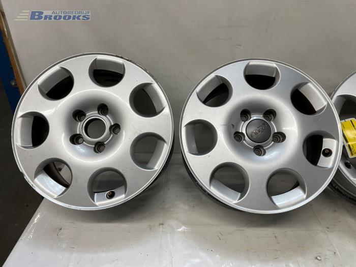 Zestaw obreczy sportowych z Audi A3 (8P1) 1.4 TFSI 16V 2009