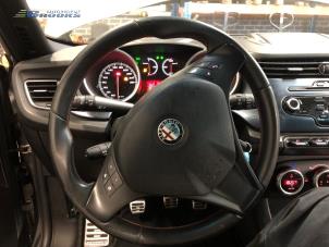 Gebruikte Schakelaar Stuurkolom (licht) Alfa Romeo Giulietta (940) 1.4 TB 16V MultiAir Prijs € 85,00 Margeregeling aangeboden door Autobedrijf Brooks